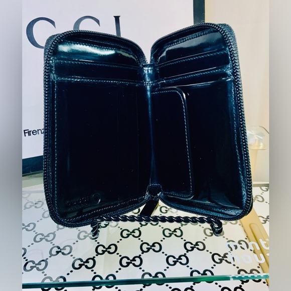 “HP” Auth Gucci black leather and nylon compact wallet - Picture 4 of 12